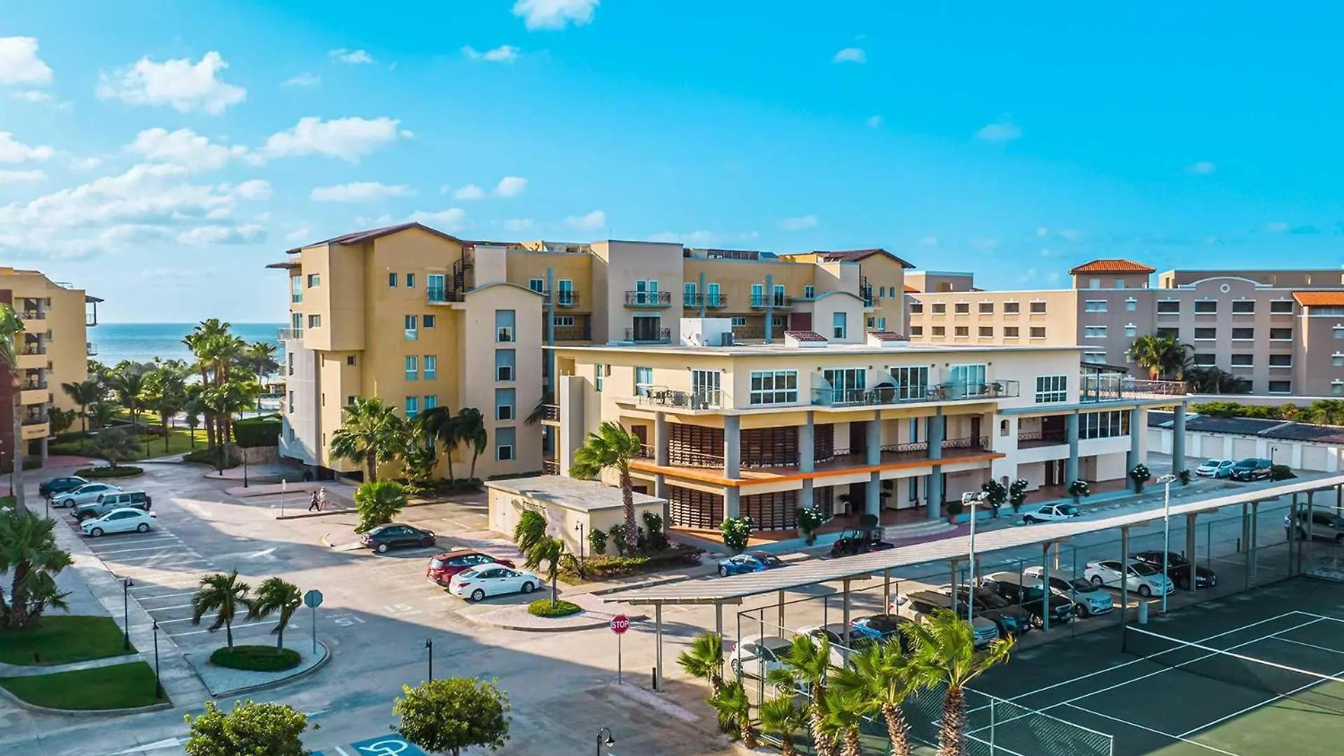 Beachfront - Amber Penthouse 2Br Condo - P512 شاطئ بالم
