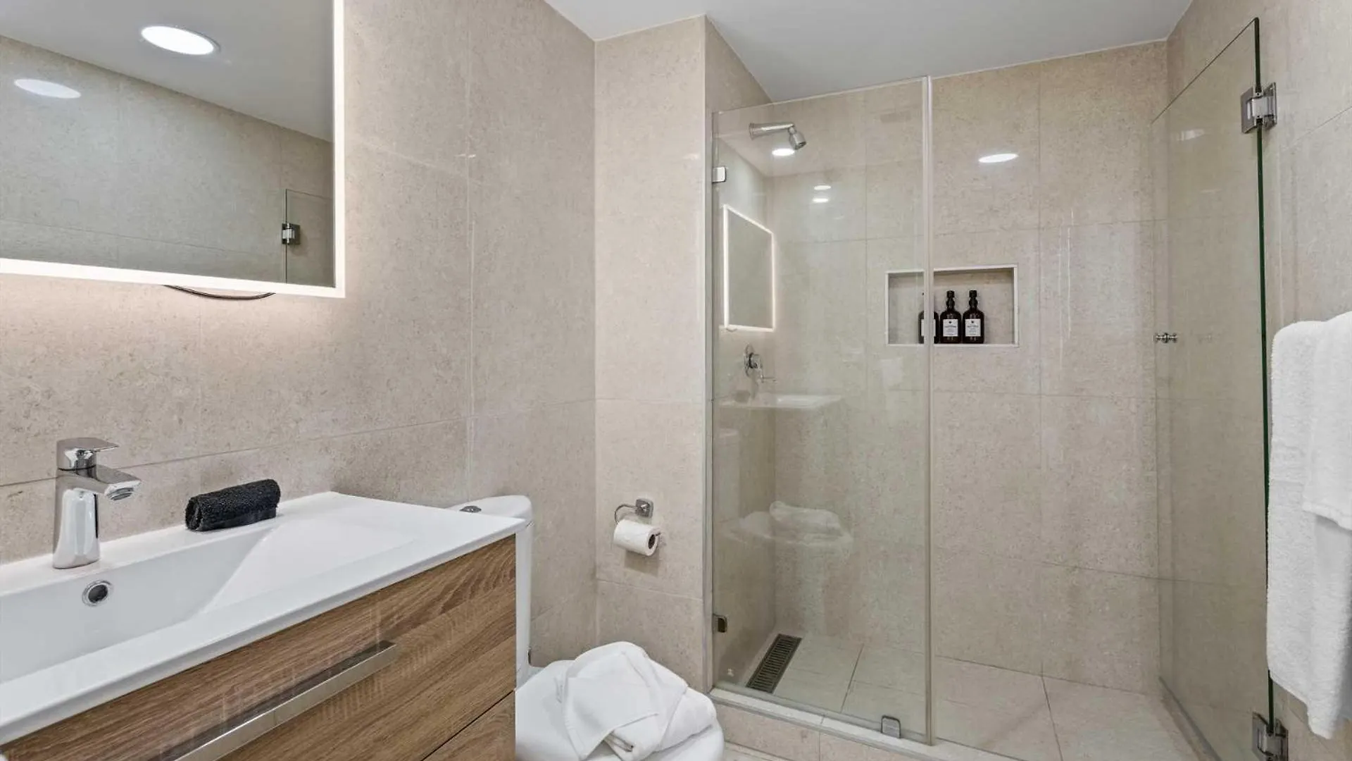 Beachfront - Amber Penthouse 2Br Condo - P512 شاطئ بالم