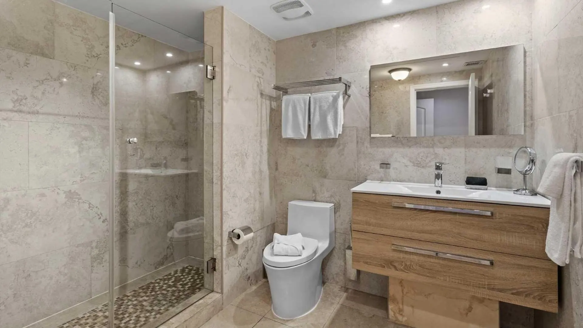 بيت للعطل Beachfront - Amber Penthouse 2Br Condo - P512 شاطئ بالم