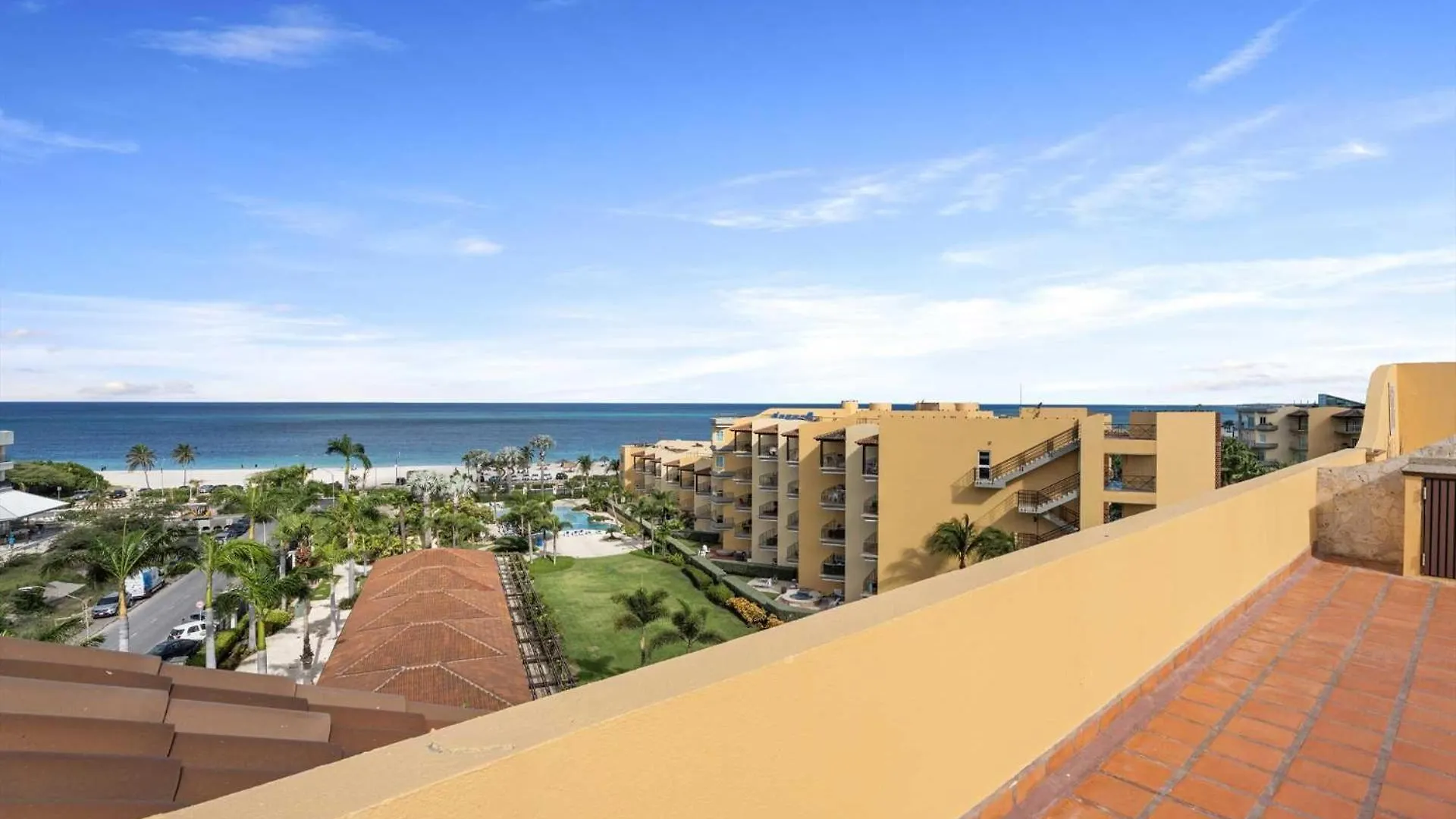 بيت للعطل Beachfront - Amber Penthouse 2Br Condo - P512 شاطئ بالم